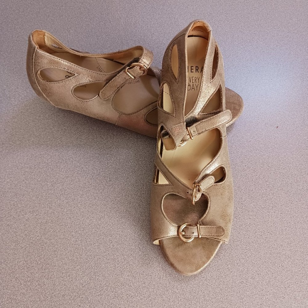 Ziera All Day Buckle Leather Sandals Women's size EUR 39 Gold Metallic NEW
